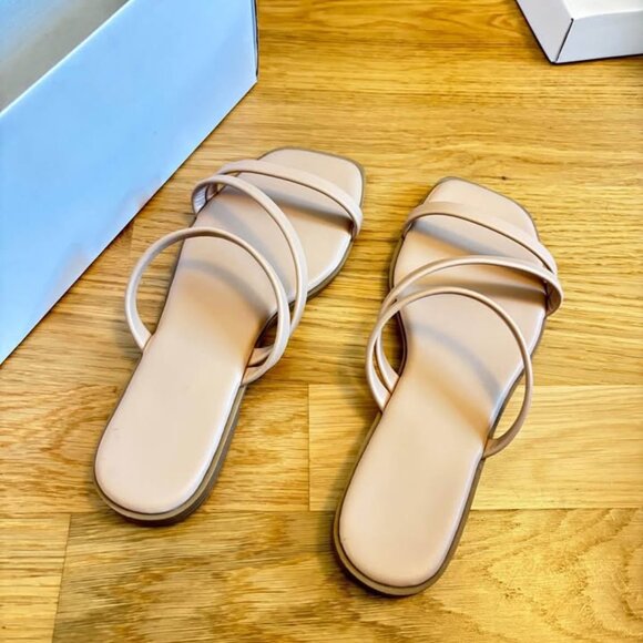 Brand new sandals - Picture 1 of 3